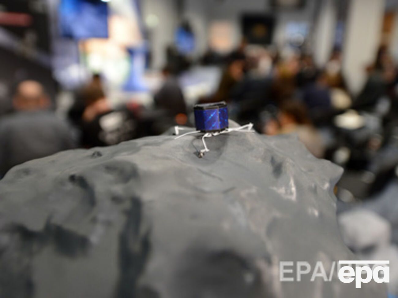 Макет модуля на поверхности кометы 67Р