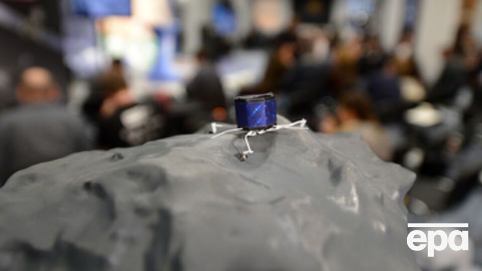 Макет модуля на поверхности кометы 67Р