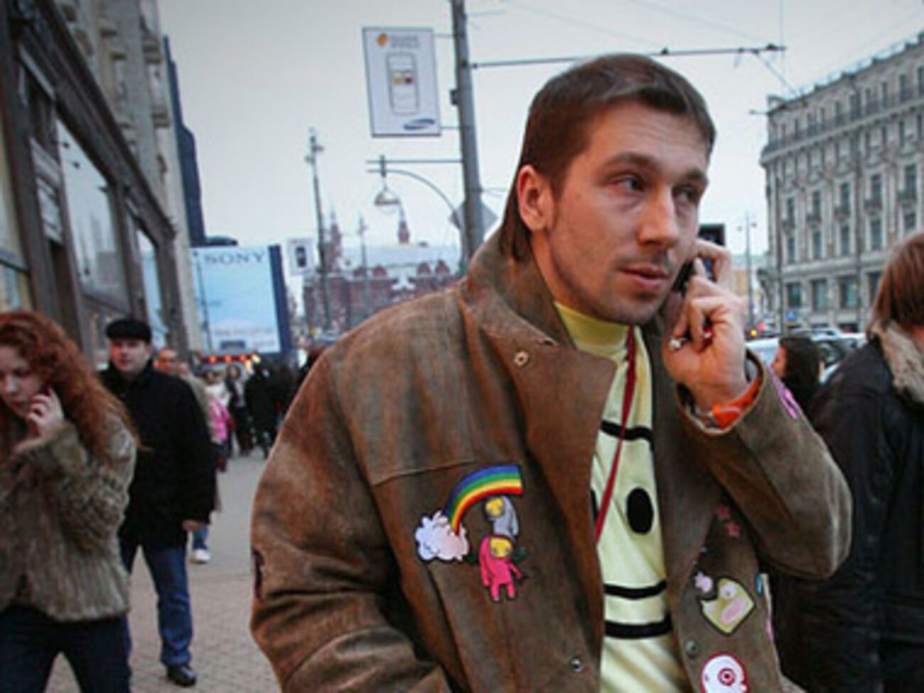 Евгений Чичваркин считает, что въезд артистам в ту или иную страну запрещать нельзя. Но украинцам посоветовал: "Впустите Пореченкова в Киев. Пусть к театральному входу подойдет с полмиллиона человек, которых будет сдерживать полиция, чтобы его не убили"