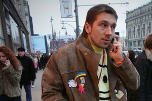 Евгений Чичваркин считает, что въезд артистам в ту или иную страну запрещать нельзя. Но украинцам посоветовал: "Впустите Пореченкова в Киев. Пусть к театральному входу подойдет с полмиллиона человек, которых будет сдерживать полиция, чтобы его не убили"