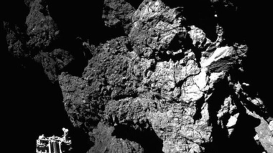 Первый снимок модуля с кометы