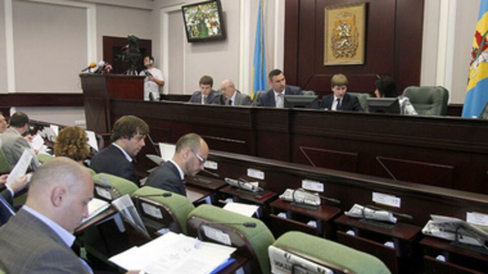 На сегодняшнем заседании Киевсовет занимался выделением земли участникам АТО, запретом алкоголя, кинотеатром "Жовтнем" и гимном столицы