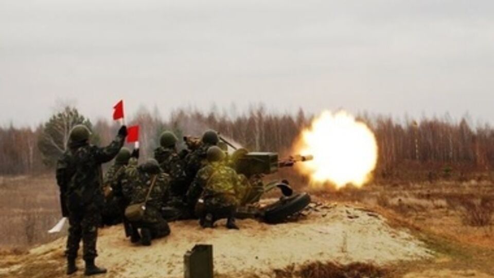 Харьковские курсанты устроили боевые стрельбы из зенитной установки