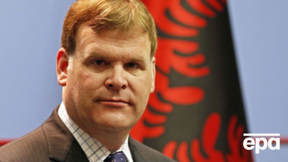 Бэрд заявил, что Канада продолжит давление на Россию