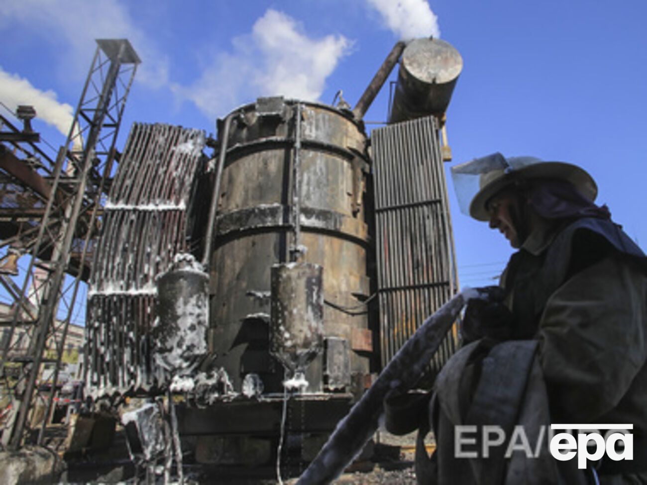 Заводы в Луганске обесточены а их хозяйственные связи разорваны