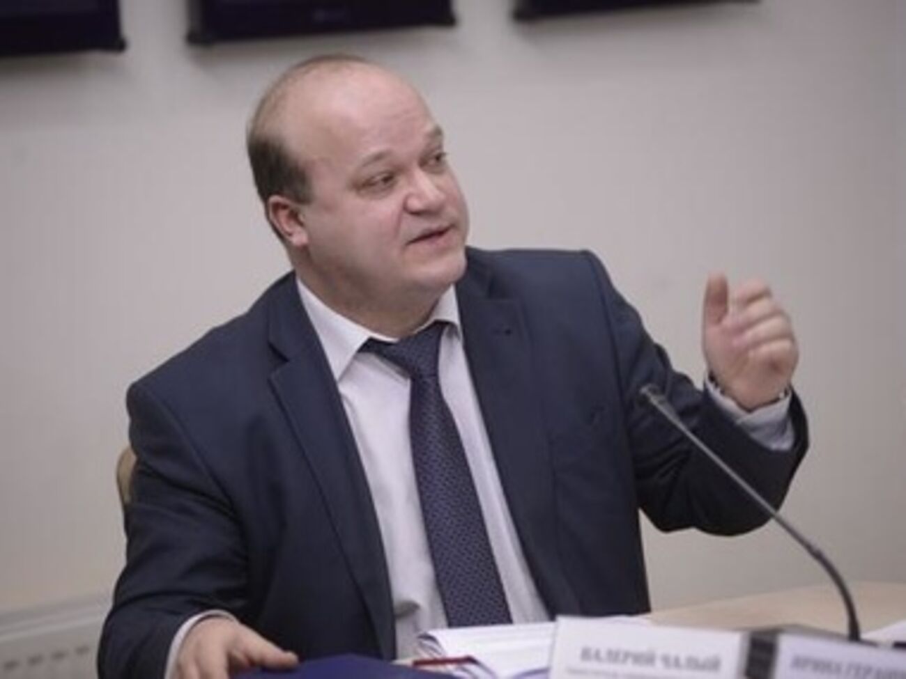 Мир хочет избежать полномасштабной войны в центре Европы, поэтому старается сдержать Россию при помощи санкций, заявил Чалый