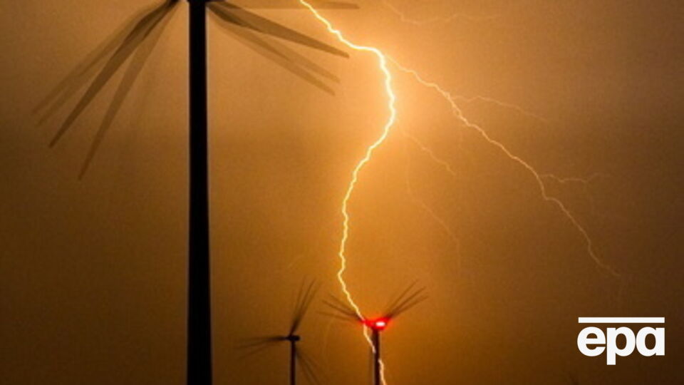 Повышение температуры влияет на количество грозовых ударов