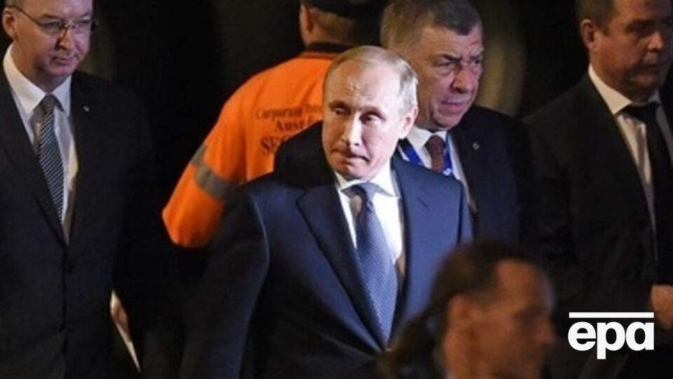 Путина поприветствовали помощник министра обороны Стюарт Роберт и губернатор Квинсленда Пол де Джерси