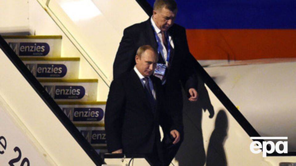 Владимир Путин пока не собирается в Россию