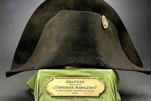 Шляпа, которую Наполеон носил во время битвы при Маренго в 1800 году --- часть коллекции королевской семьи Монако