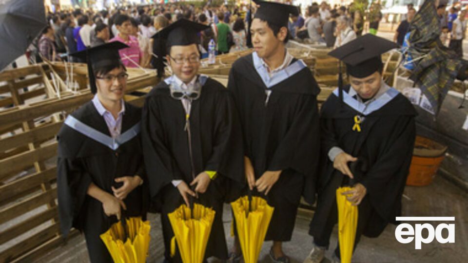 Трех лидеров студенческих протестов в Гонконге не выпустили на территорию материкового Китая