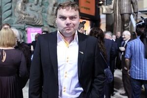 За Плющевым остается право работать по совместительству в других СМИ