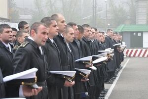 В чествовании памяти героически павших морпехов приняли участие представители командования украинских ВМС, экипажи кораблей и судов и ветераны ВСУ