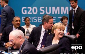 Канцлер Германии Ангела Меркель в окружении мировых лидеров в Брисбене