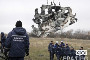 Обломки поднимают с помощью кранов