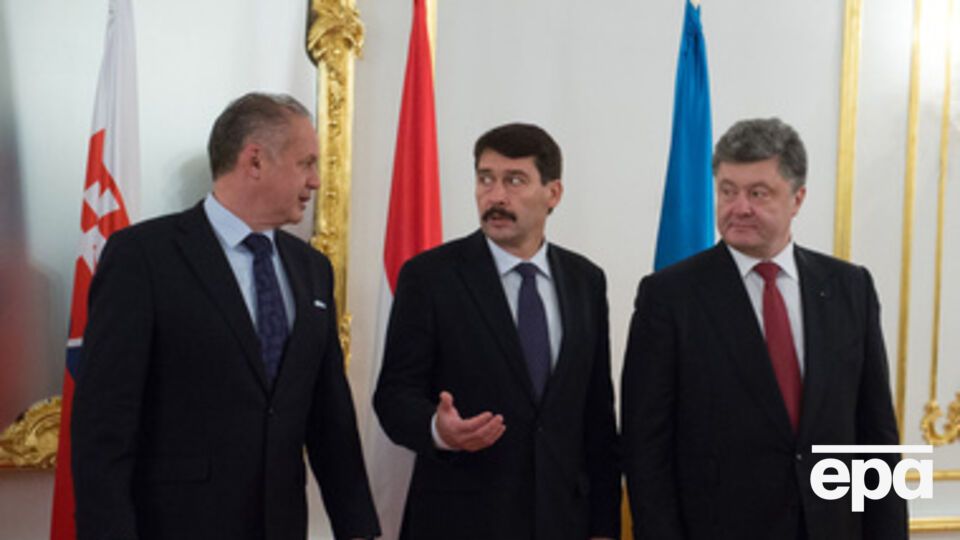 Президент Словакии (слева) приедет в Украину