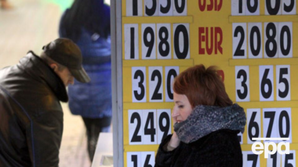 Доллар продолжает дешеветь