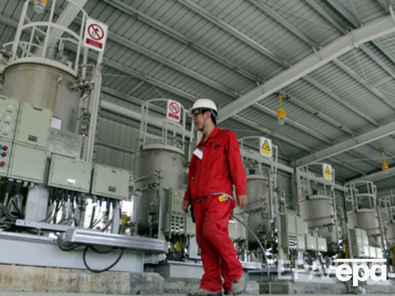 Нефть продолжает падать