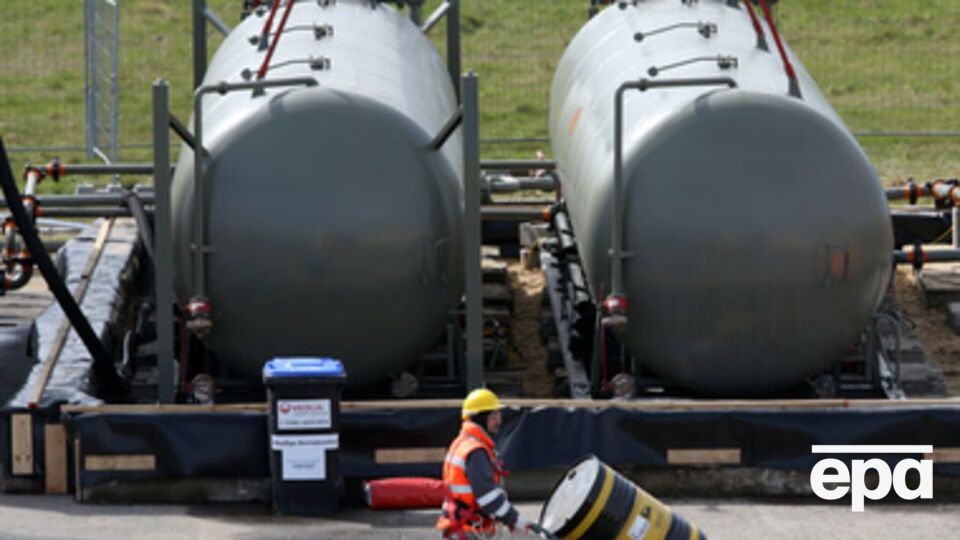 Нефть продолжает дешеветь