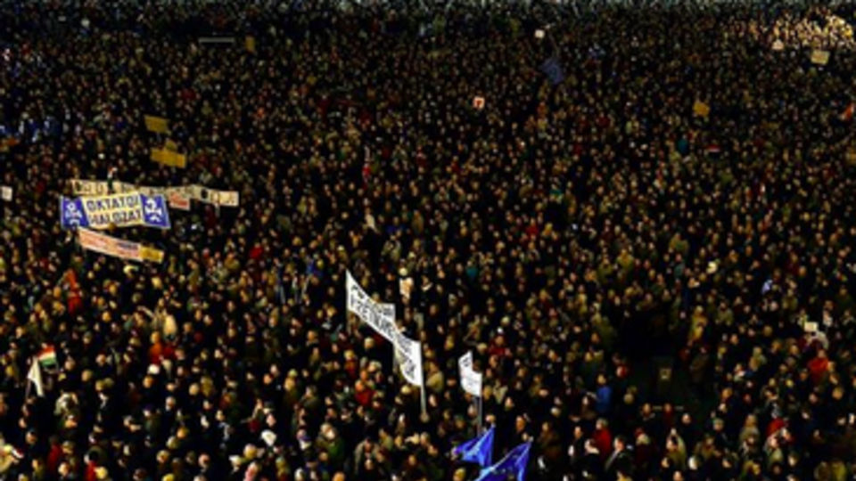 Венгры выразили недовольство своим премьером