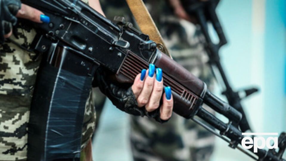 Боевики стягивают технику в район аэропорта