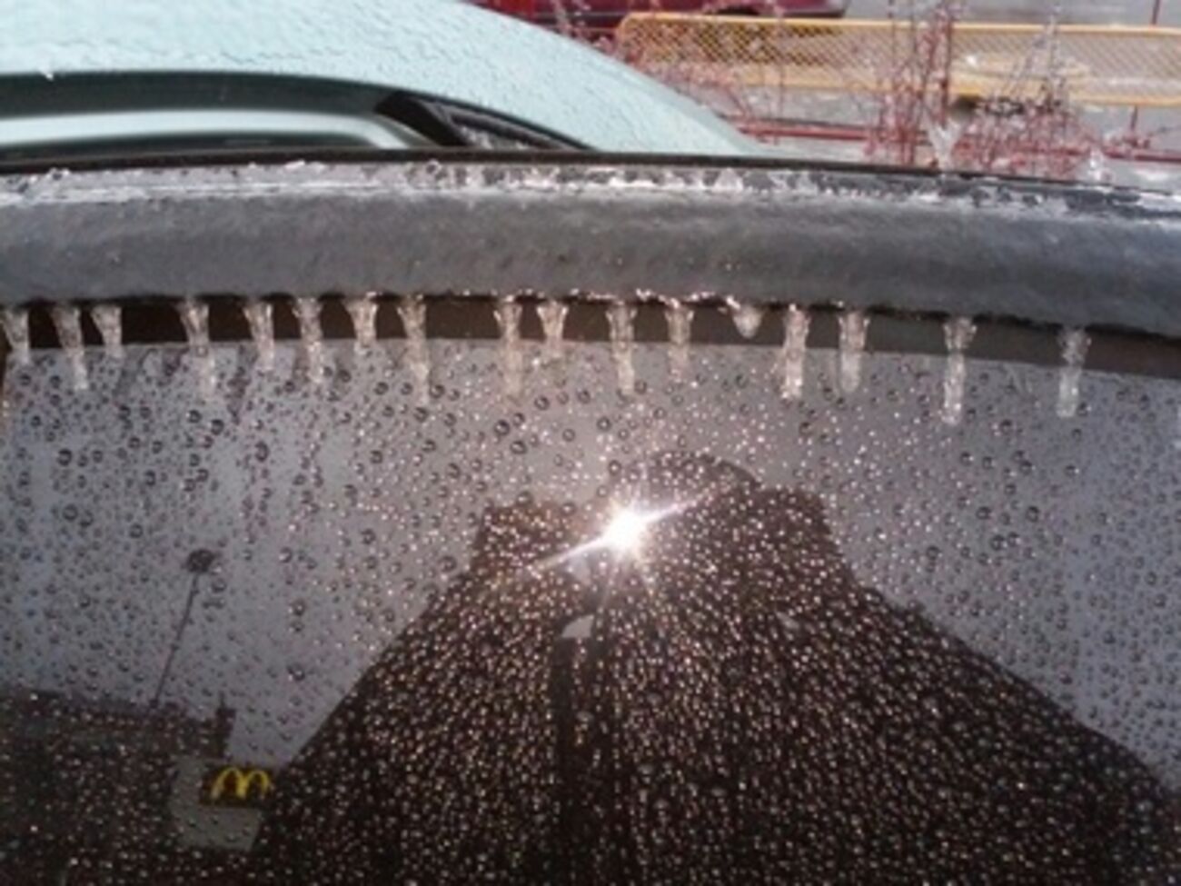 В Днепропетровск пришла непогода – город превратился в каток. Фоторепортаж