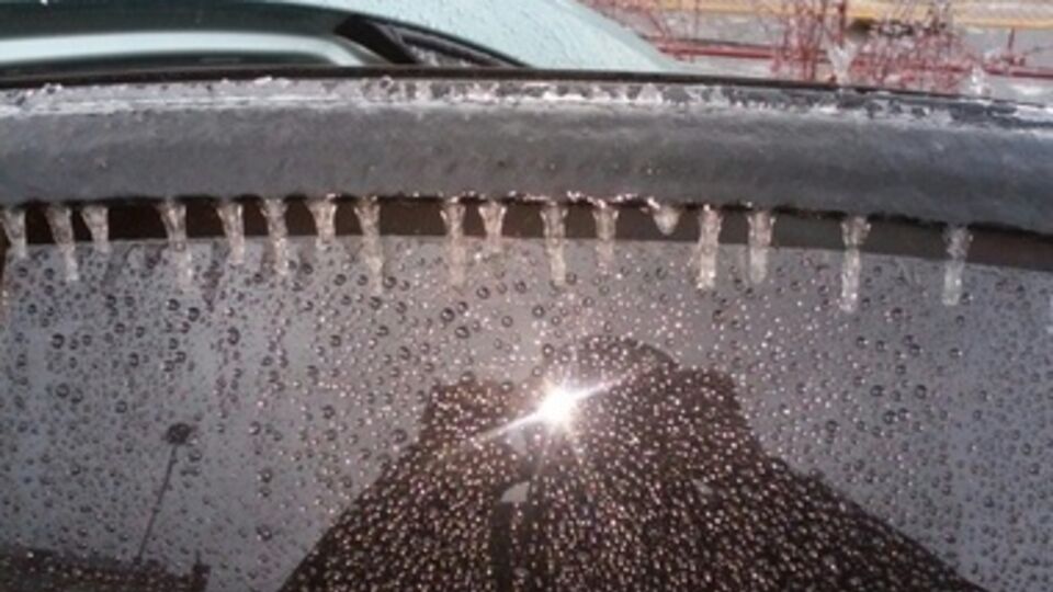 В Днепропетровск пришла непогода – город превратился в каток. Фоторепортаж