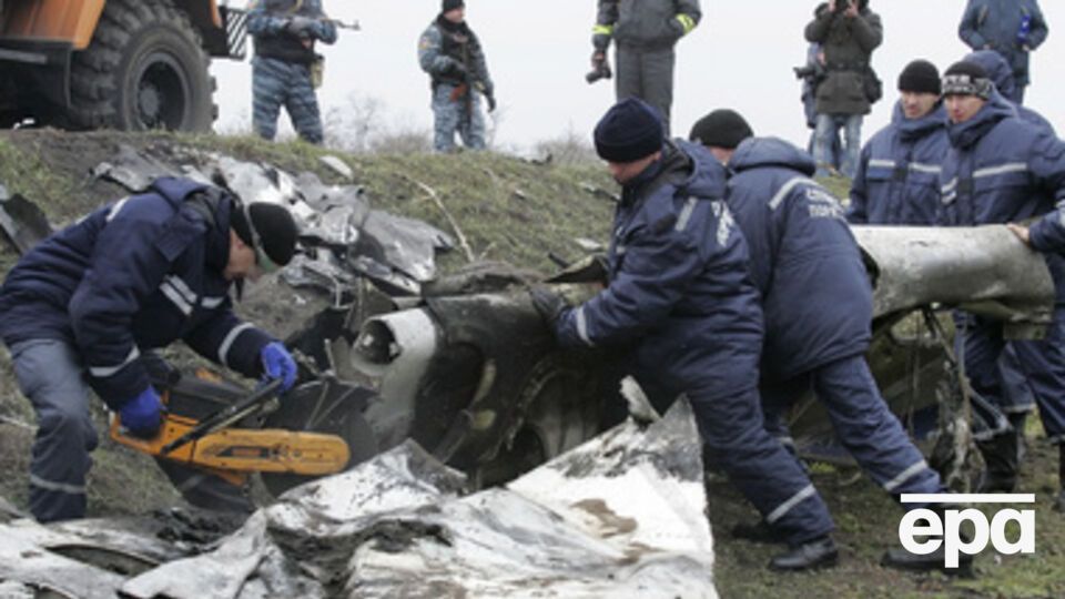 Эксперты начали собирать обломки самолета 16 ноября