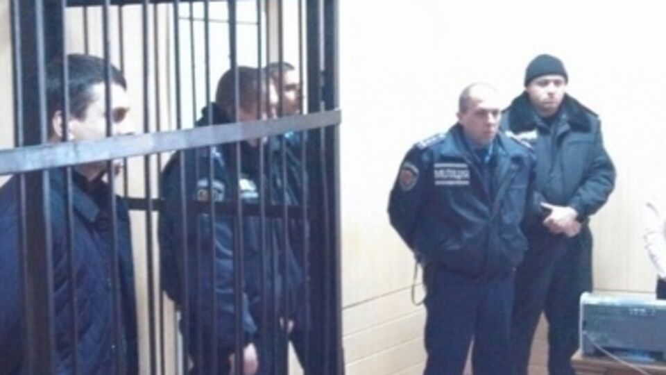 Присутствующие встретили приговор Адаму Осмаеву аплодисментами, а он, в свою очередь, призвал их "беречь Украину"