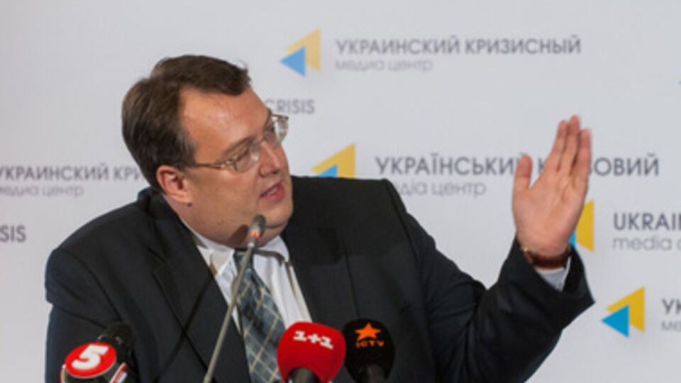 В России находится ряд опасных преступников, разыскиваемых в Украине, отметил Геращенко