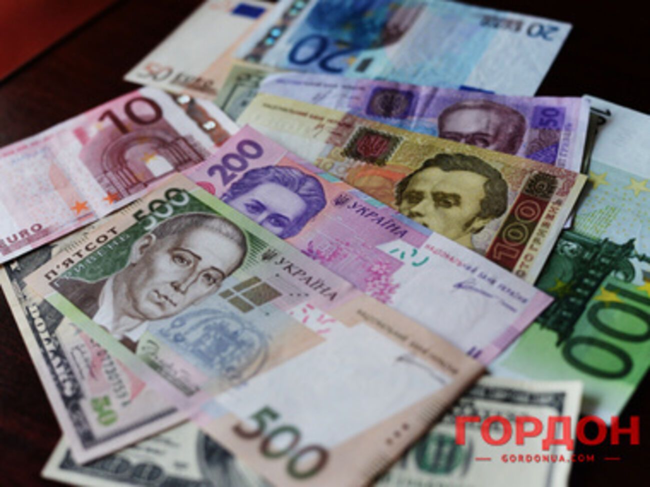 Гривна продолжает усиляться