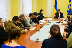 Порошенко: Совет волонтеров сделал работу Минобороны более открытой и эффективной