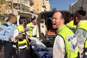 Израильские добровольцы на месте теракта в Иерусалиме