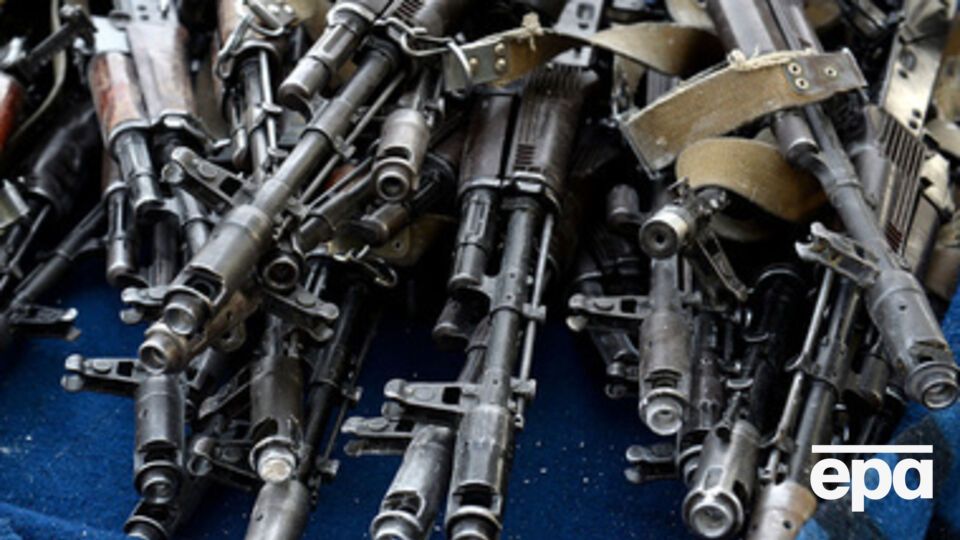 Россия продолжает поставлять оружие и технику террористам