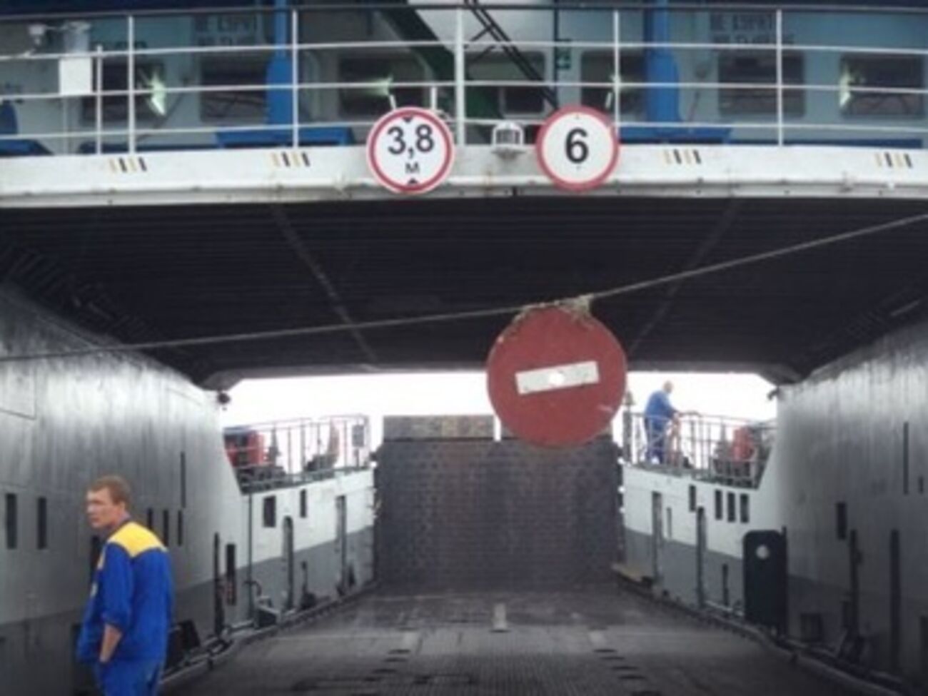 Переправа не работает из-за непогоды