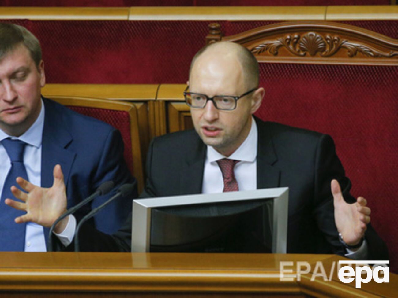 Яценюк недоволен темпами выполнения закона о люстрации