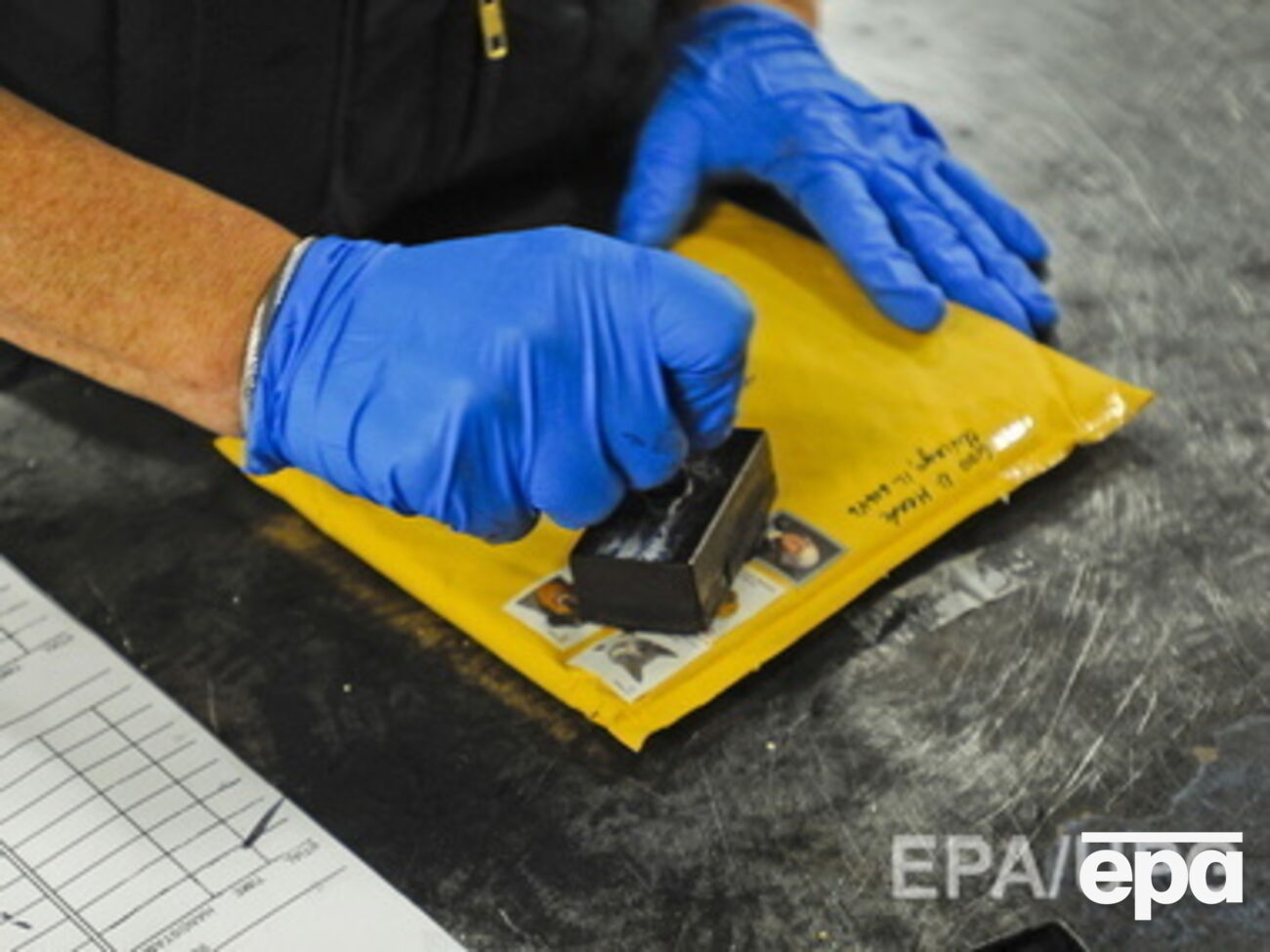 Чешский министр получил опасный конверт