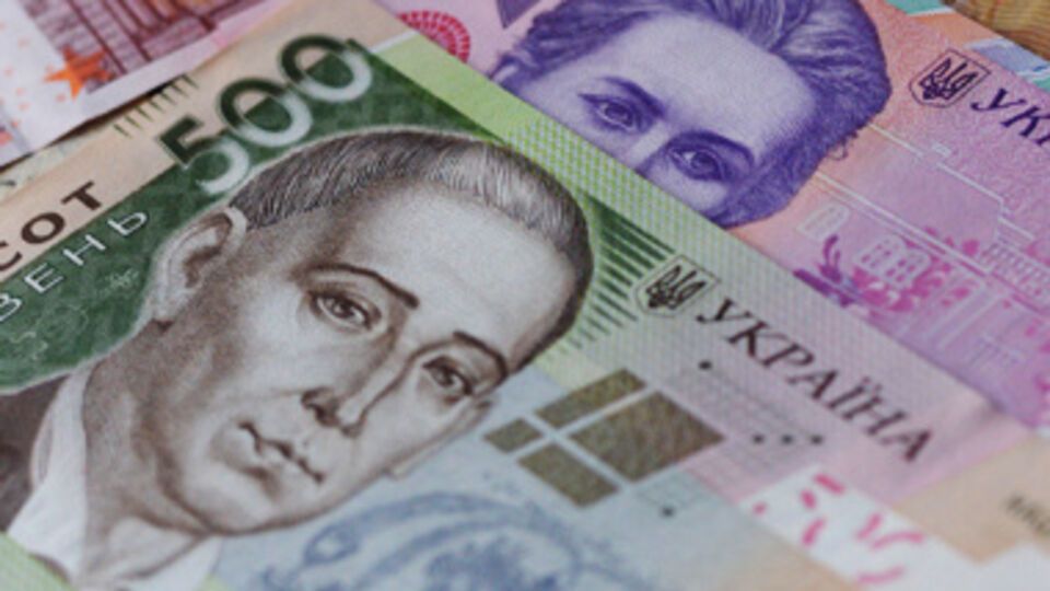 Гривна укрепляется медленными темпами