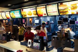 Старейший в России McDonald’s возобновил работу