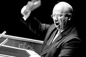 Выступая на заседании Генассамблеи ООН в Нью-Йорке 12 октября 1960 года лидер СССР Никита Хрущёва стучал своим ботинком по трибуне и выкрикивал: "Я вам покажу кузькину мать!"