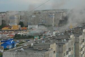 Также в направлении Луганска выехали около 80 человек на двух автобусах и двух автомобилях "ГАЗ" с символикой Государственной пограничной службы Украины