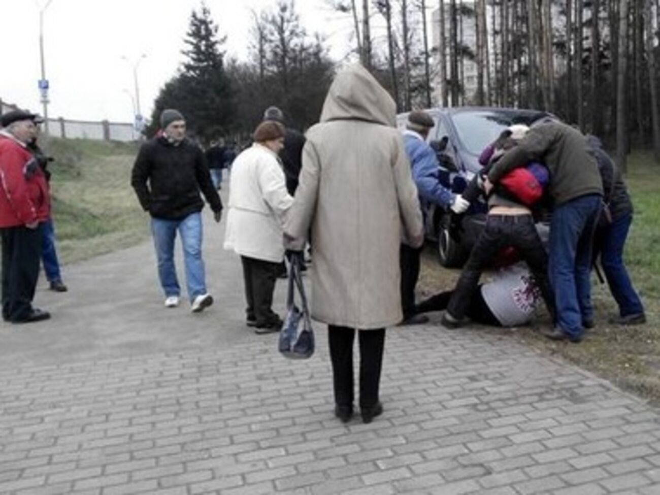 Задержание активиста с флагом Украины
