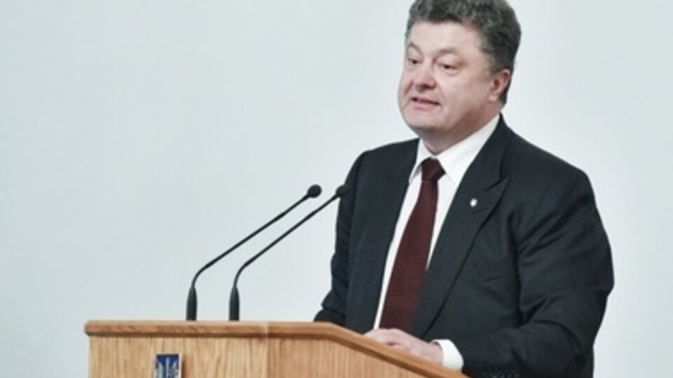 Порошенко заявил, что Украина "адекватно реагирует" на псевдовыборы боевиков