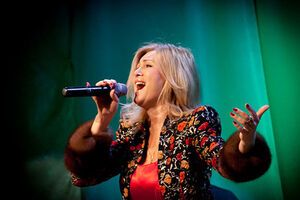 Вика Цыганова --- заслуженная артистка Республики Тыва РФ