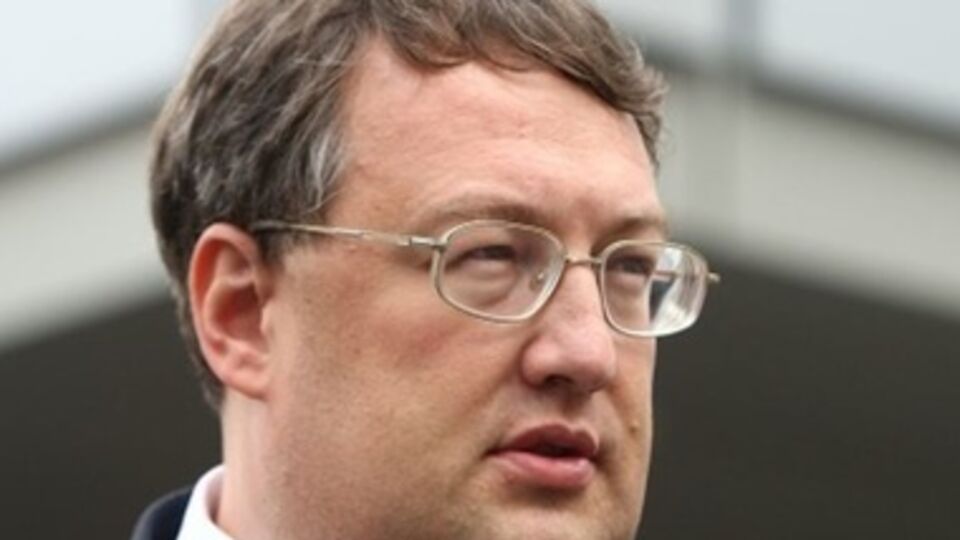 Геращенко заявил, что в милицию продолжают брать бойцов добровольческих батальонов