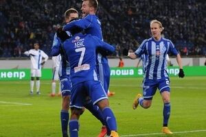 "Динамо" громит "Днепр"