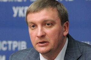 По прогнозам Петренко, в Украине люстрируют несколько тысяч чиновников