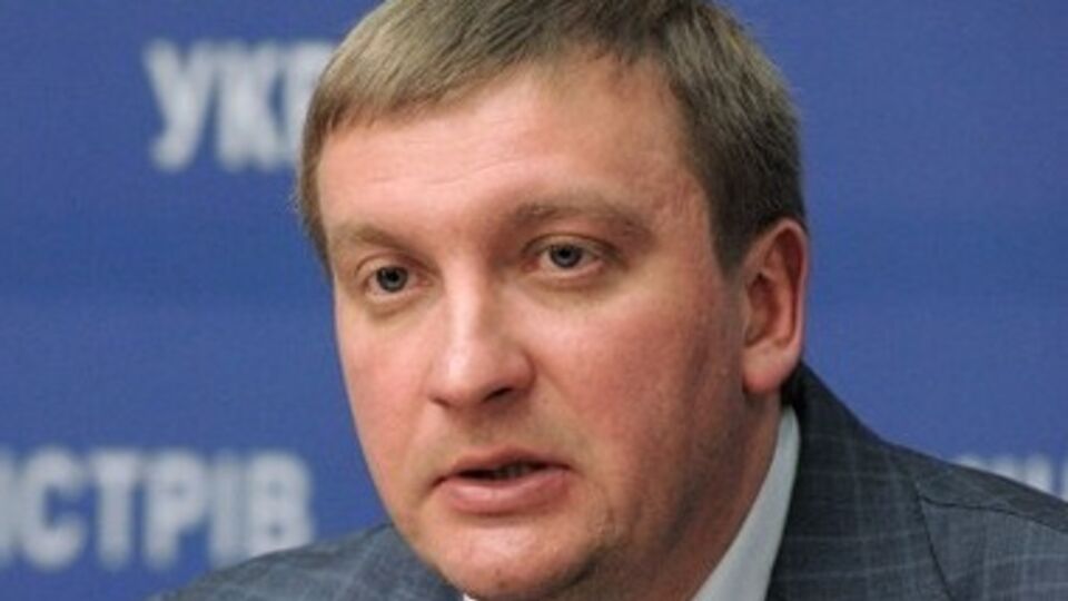По прогнозам Петренко, в Украине люстрируют несколько тысяч чиновников