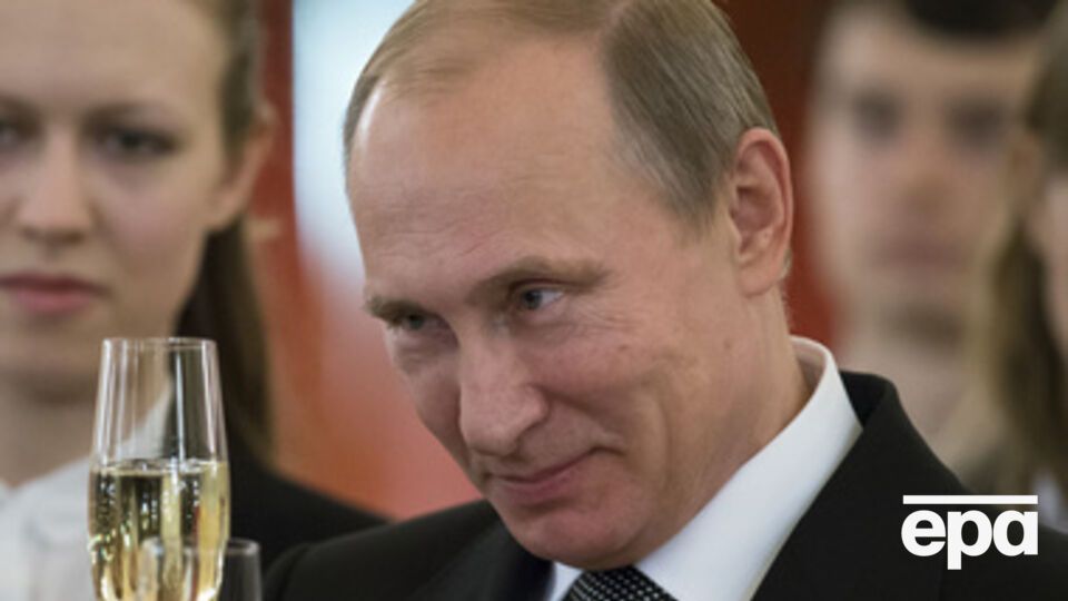 Путин считает последствия "цветных революций" предупреждением для России