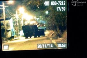 Военный автомобиль, предположительно, подорвался на гранате или фугасе